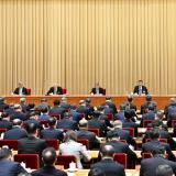 发展社区支持的居家养老，扩大普惠养老服务